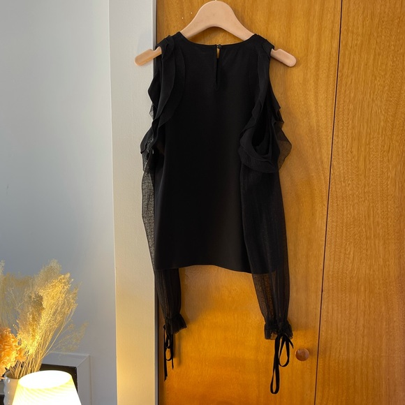 ALEXIS Fernand Ruffle Trim Cold Shoulder Top - Picture 6 of 8